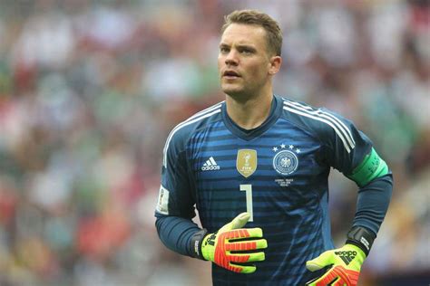 Manuel Neuer Injury: Bayern Munich keeper Manuel Neuer suffers FREAK ...