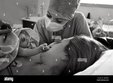 Mom and newborn baby skin to the skin after birth in the hospital Stock ...