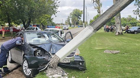 Conductor alcoholizado chocó una columna en la zona costera Diario El