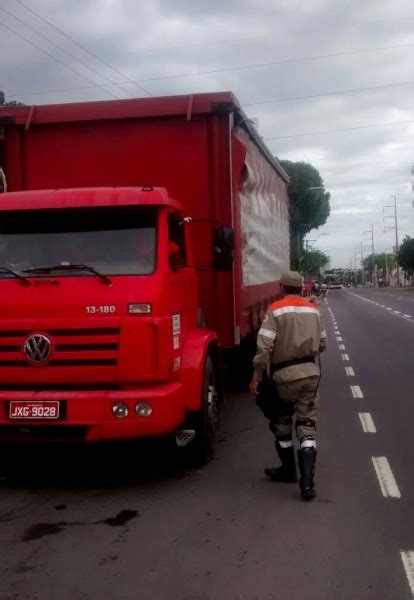 Manaustrans fiscaliza circulação de veículos pesados nas vias da cidade