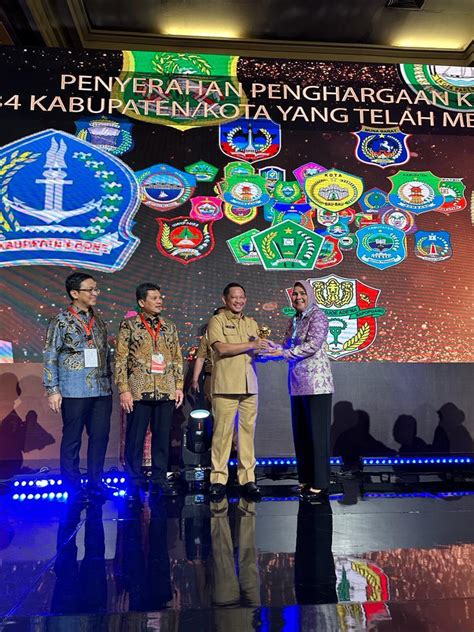 Wali Kota Terima Penghargaan UHC Award Tahun 2023