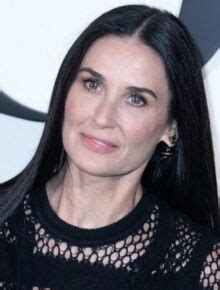 PHOTO Demi Moore pose en bikini à 58 ans et émoustille la Toile Voici