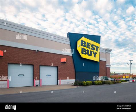 New Hartford New York Oct 1 2022 Landscape Wide View Of Best Buy