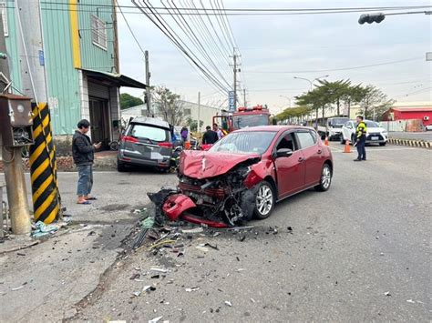 彰化休旅車迴轉遭撞！驚險瞬間曝光 2駕駛受傷送醫 Ettoday社會新聞 Ettoday新聞雲