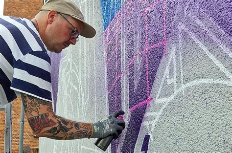 Der Berliner K Nstler Drik Bringt Street Art Nach Kronach Und Gestaltet