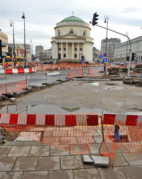 Warszawa prace budowlane na pl Trzech Krzyży