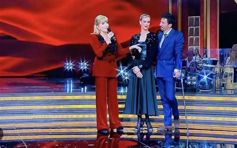 Milly Carlucci Federica Pellegrini Samuel Peron Ballando Con Le