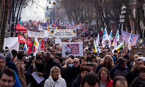 Gigantyczny strajk odnośnie wieku emerytalnego we Francji rozlewa się