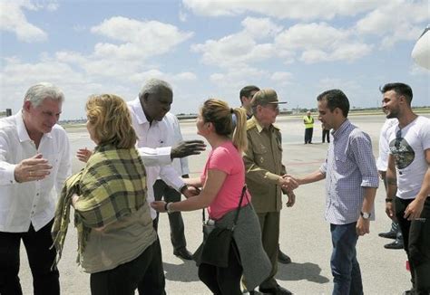 Felicit Ra L A La Delegaci N Cubana Que Asisti A La Viii Cumbre De