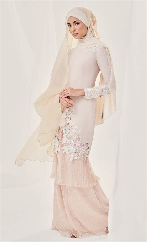 Kerudung In Nude Ainahariz Kuala Lumpur
