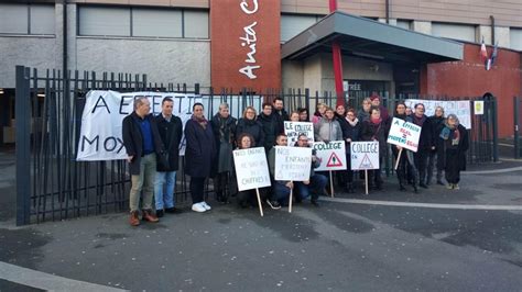 À Bully Les Mines Un Collège Presque Entièrement Vide Pour Protester