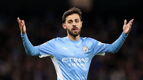 Le Paris Saint Germain Cherche à Battre Barcelone Contre Bernardo Silva