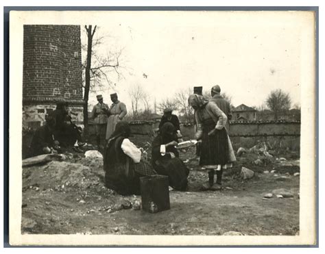 Macédoine, Enterrement Orthodoxe. Le repos sur la tombe by Photographie ...