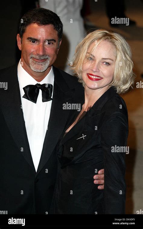 SHARON STONE & PHIL BRONSTEIN.ACTRESS & HUSBAND.A.BEVERLY HILLS, LOS ANGELES, US.24/03/2002 ...