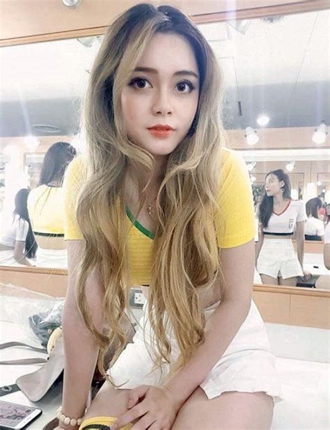 Bỏ thi Hoa Hậu Hoàn Vũ Việt Nam 2019 cô nàng hot girl Về nhà đi con tung ảnh gợi cảm giữa núi