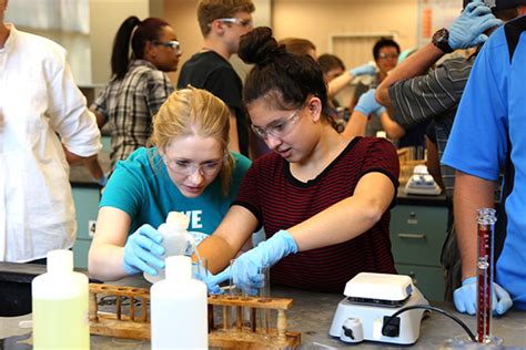 Nanoparticles Meeting Brings In High School Chemistry Students