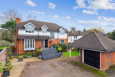 4 Bed Detached House For Sale In Lower Cookham Road Maidenhead Sl6 £