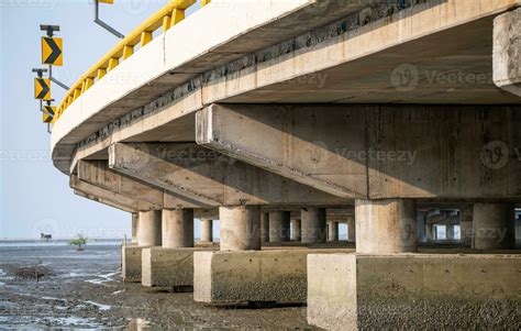 Structure De Renforc B Ton Pont Le Long De Le Mer Bas Vue De B Ton