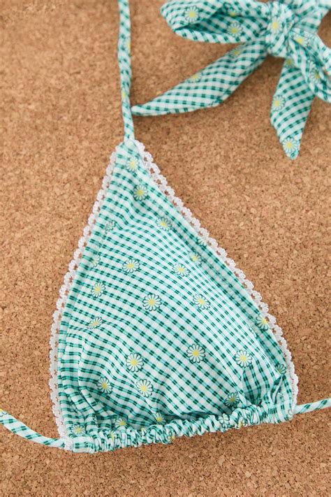 Trendyolmilla Çiçek Desenli Üçgen Şerit Detaylı Regular Pretty Bikini Takımı TBESS BT