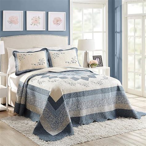 Modern Heirloom Collection Charlotte Bedspread Queen Blue