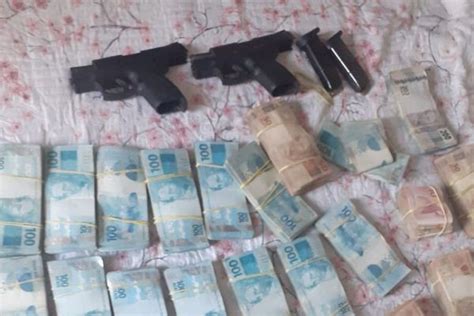 Jornal Correio Duas Pistolas E R 260 Mil São Apreendidos Na Casa De