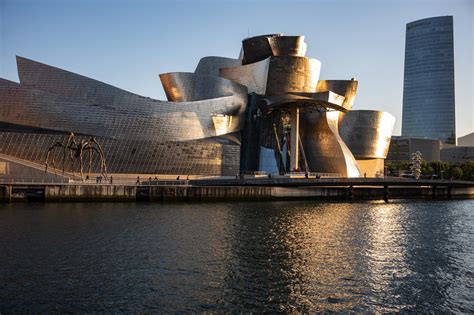 The Guggenheim Museum in Bilbao. [2000x1333][OC] : r/ArchitecturePorn 