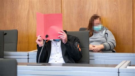 Biederes Pärchen erregte Sex mit zehnjähriger Stieftochter