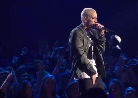 Eminem And Rihanna Perform At Mtv Movie Awards