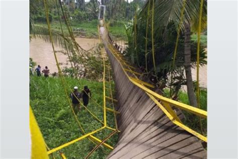 Sindo Hi Lite Horor Jembatan Gantung Ambruk Warga Jatuh Ke Sungai