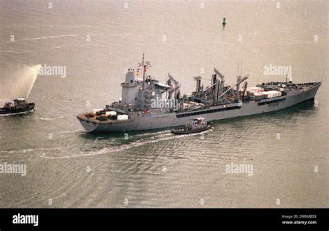 Aus der Luft Steuerbord Viertelansicht des Flottenölers USS PLATTE AO