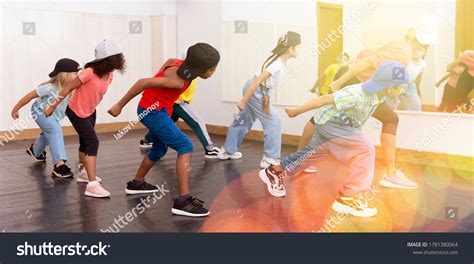 26,296 Hip hop dance moves Images, Stock Photos & Vectors | Shutterstock