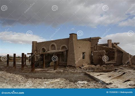 Abandoned Building At The Salton Sea Stock Photo - Image: 7535030