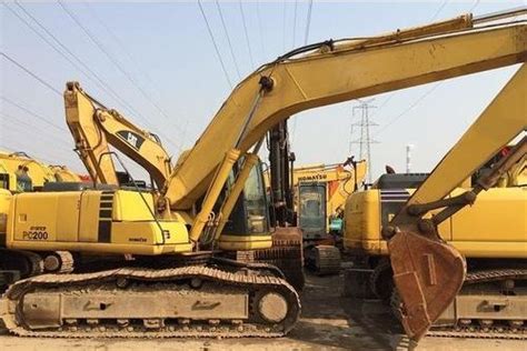 Used Excavator Komatsu Pc200 6 Capacity 0 8 Cubic Meter M3 At Best