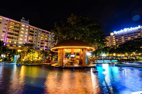 Restaurants Bars Luxury Hotel In Cebu Jpark Island Resort Waterpark