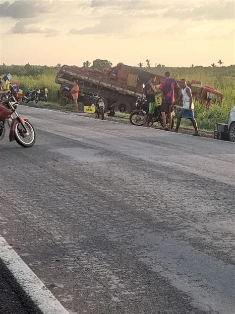 Duas Pessoas Ficam Feridas Após Colisão Entre Carretas Na Br 135 No Ma