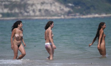 Naked Girls Swimming In The Sea Reddit NSFW