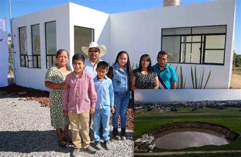 Familia afectada por socavón de Puebla en 2021 recibe nueva casa Once