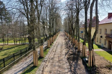 Trwają prace przy ul Lipowej Po zabytkowej kamiennej kostce ani śladu