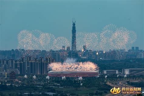 天府融媒看大运 璀璨夺目！成都大运会开幕式焰火点亮东安湖夜空 社会热点 社会频道 云南网