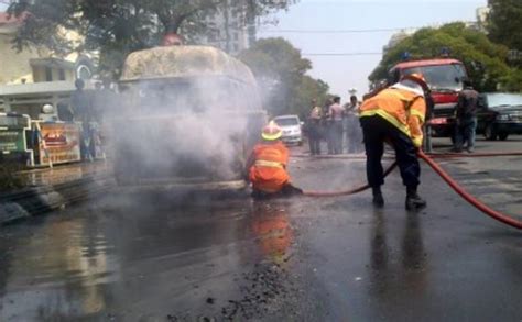 Vw Kombi Terbakar Spbu Ahmad Yani Ditutup Sementara Tribunjateng