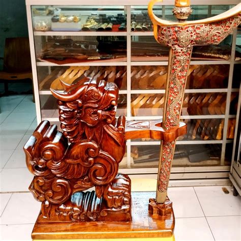 Jual Stand Jagrak Keris Isi Kayu Jati Motif Ukir Singo Barong