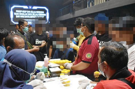 BNN Tes Urine Puluhan Orang Di Real X Surabaya 2 Positif Narkoba