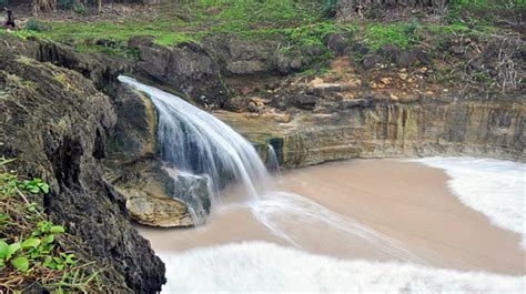 Wisata Pacitan Pantai Banyu Tibo Happytour Id