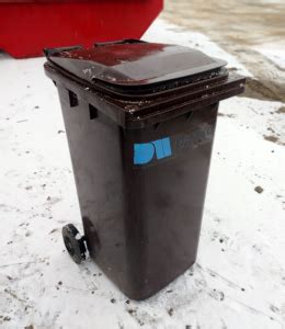 Пластиковый контейнер для мусора на колесах с крышкой - Датком