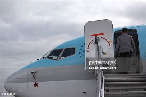 78 Aircraft Cabin Door Stock Photos High Res Pictures And Images