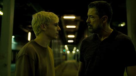 Mani Nude Una Storia Di Espiazione Che Sa Coinvolgere Il Pubblico Mymovies It