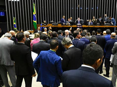 Congresso cria CPMI para apurar atos realizados contra sedes dos Três