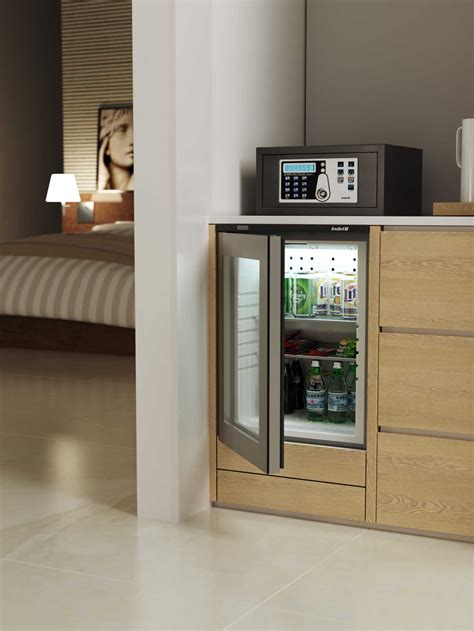 INDEL B K 40 Ecosmart PV Cam Kapılı Minibar