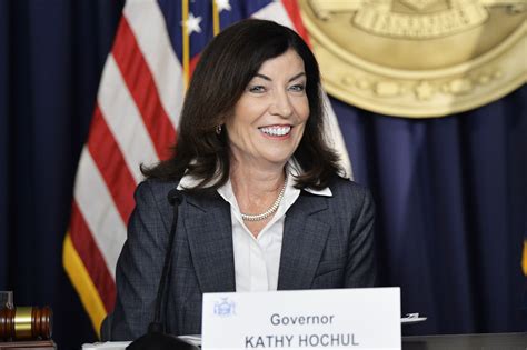 Gov. Kathy Hochul lifts MTA, commuter rail mask requirement