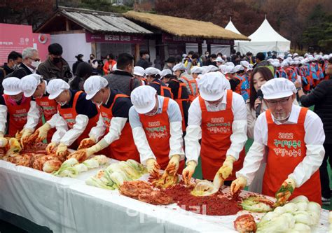 [포토] 농협 김치의날 김장봉사